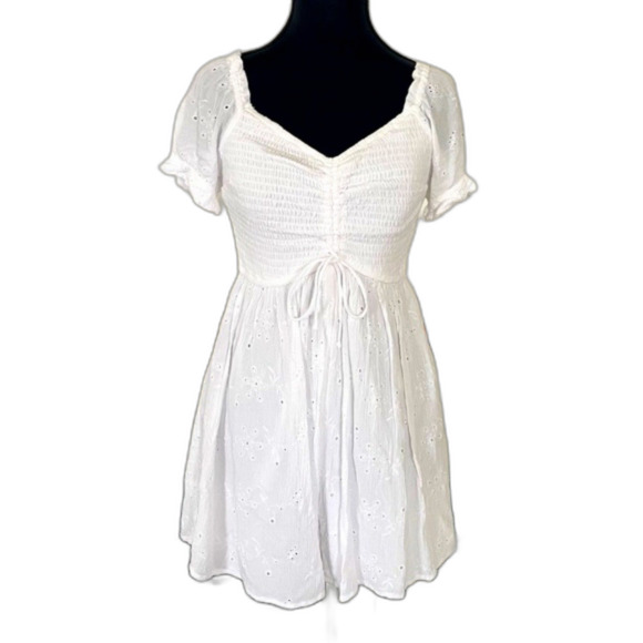 Hollister Size S White Eyelet Romper Boho Resort Vacation Spring Summer Beach - Picture 1 of 6